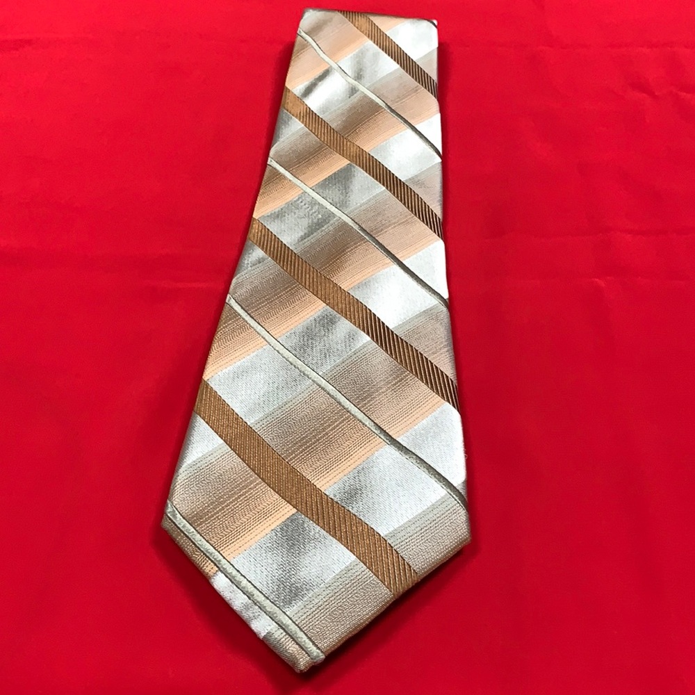 Kenneth Cole Reaction silk tie